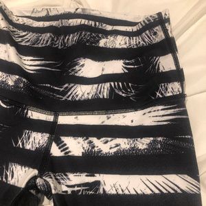 Lululemon black and white leggings size 4.